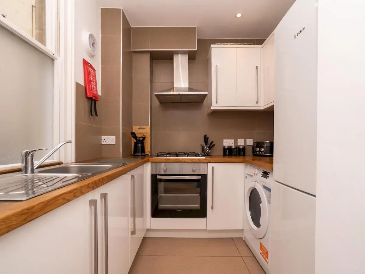 Holiday home Pass The Keys Centrally Located 3 Bed Townhouse With Garden Bath