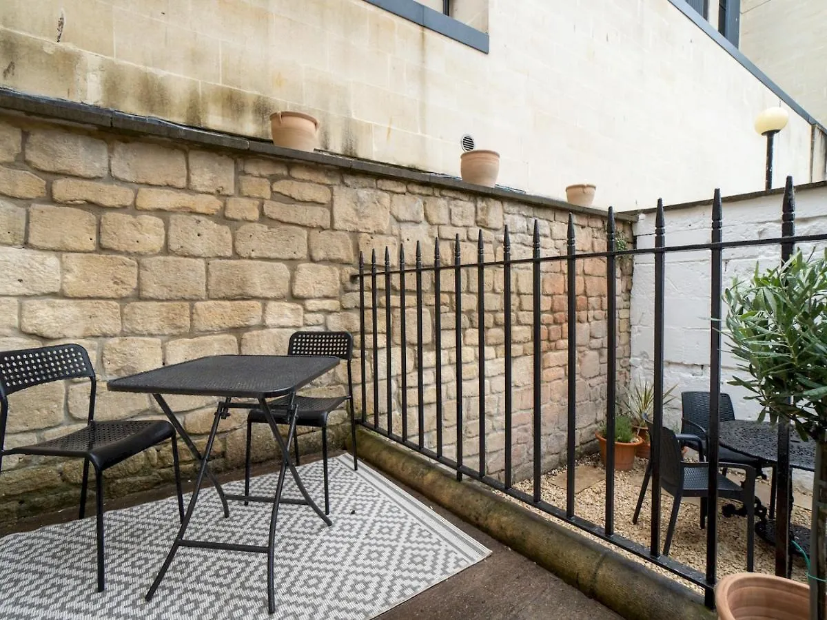 Pass The Keys Centrally Located 3 Bed Townhouse With Garden Bath Holiday home