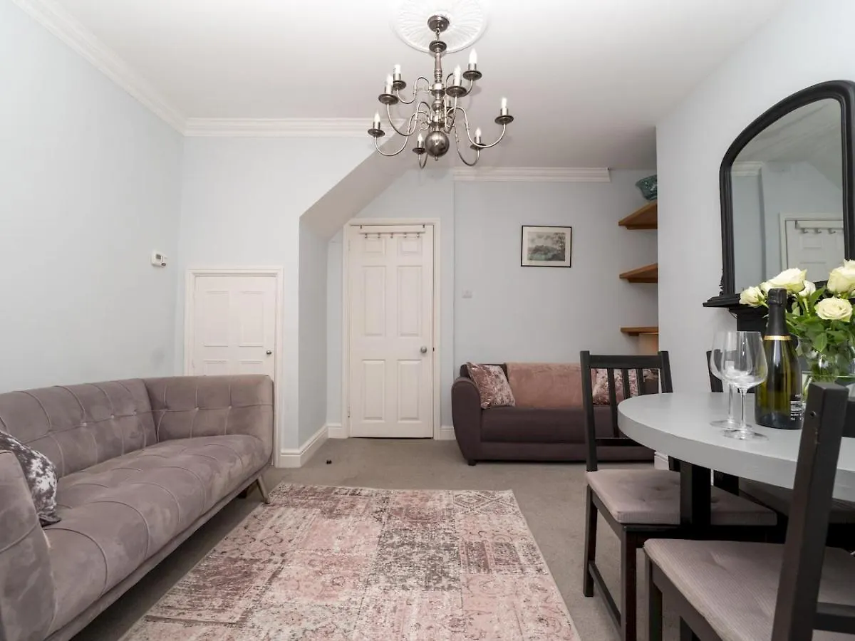 Holiday home Pass The Keys Centrally Located 3 Bed Townhouse With Garden Bath United Kingdom