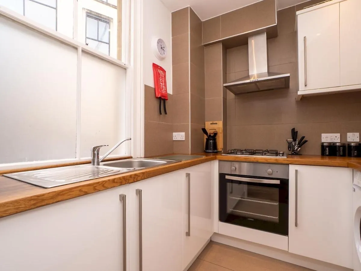Pass The Keys Centrally Located 3 Bed Townhouse With Garden Bath