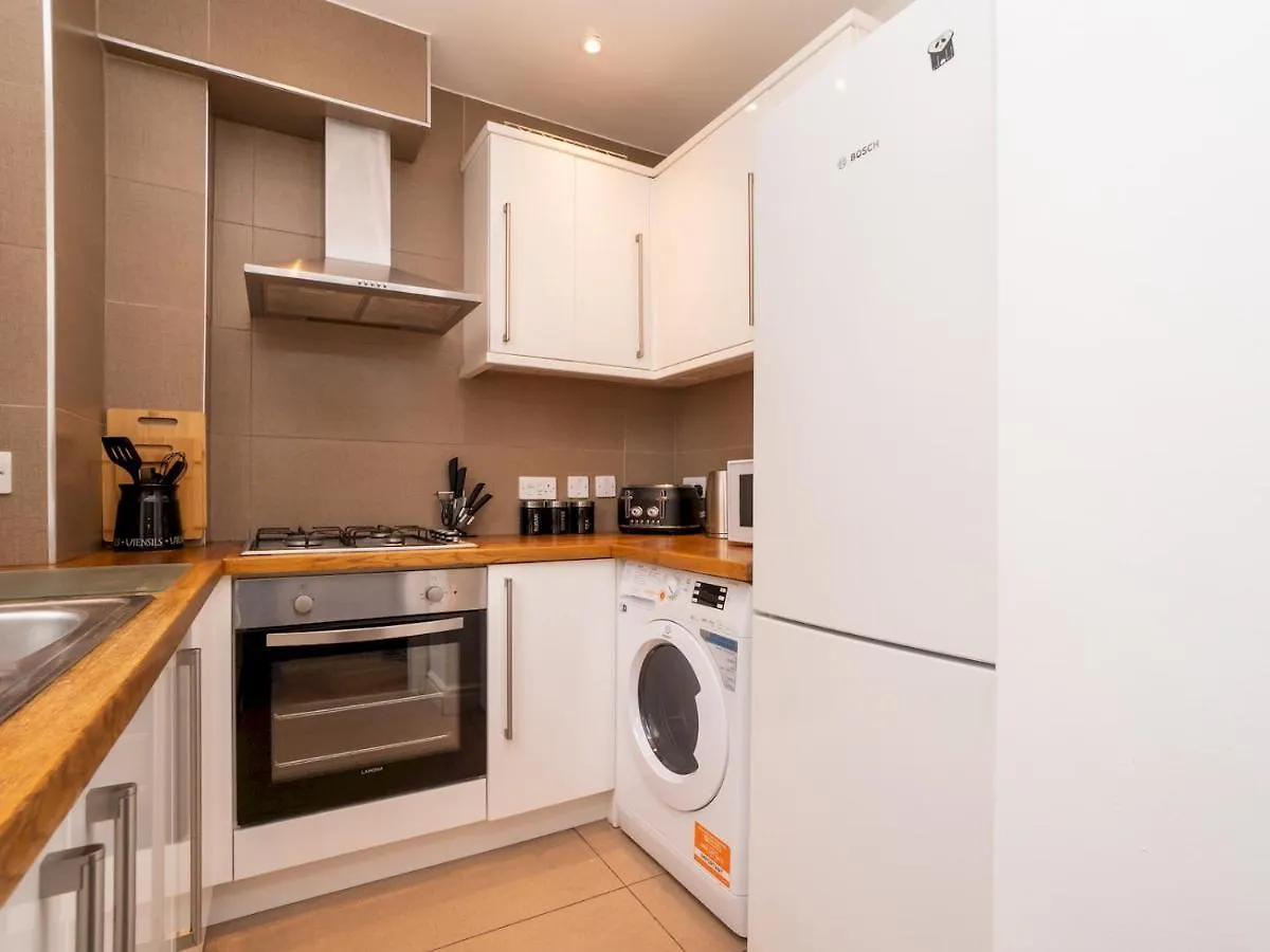 Holiday home Pass The Keys Centrally Located 3 Bed Townhouse With Garden Bath