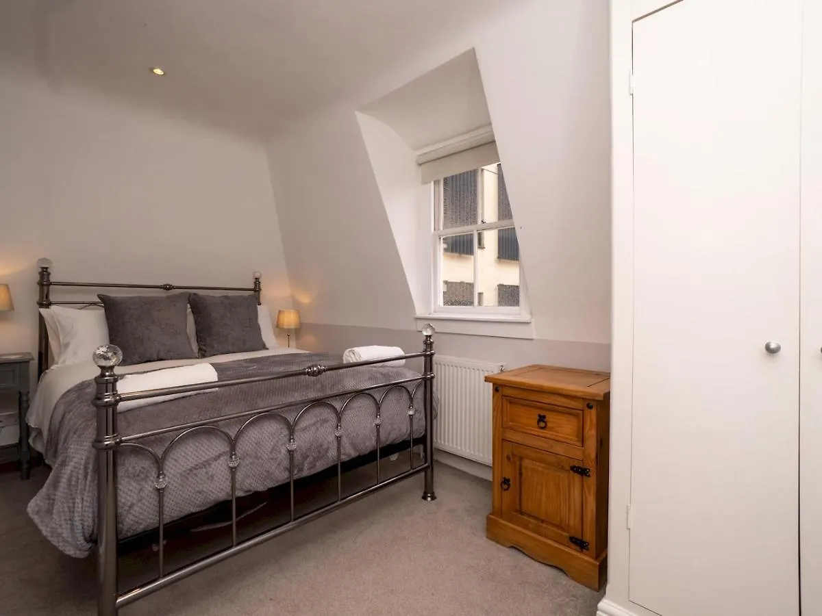 Pass The Keys Centrally Located 3 Bed Townhouse With Garden Bath
