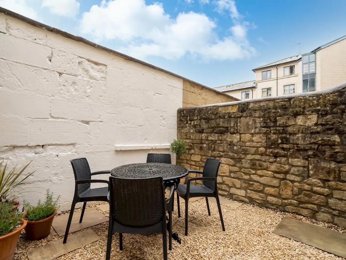 Pass The Keys Centrally Located 3 Bed Townhouse With Garden Bath 0*,  United Kingdom