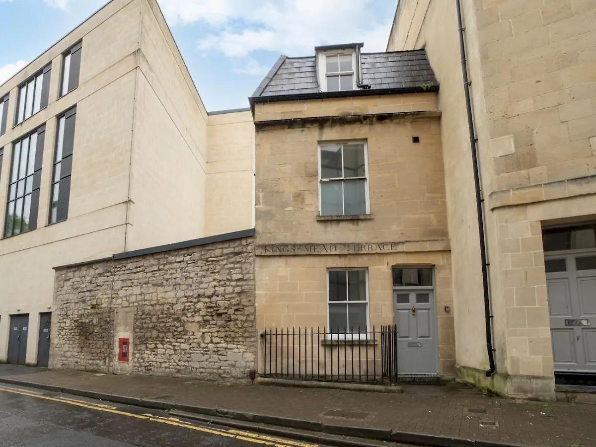 Pass The Keys Centrally Located 3 Bed Townhouse With Garden Bath Holiday home