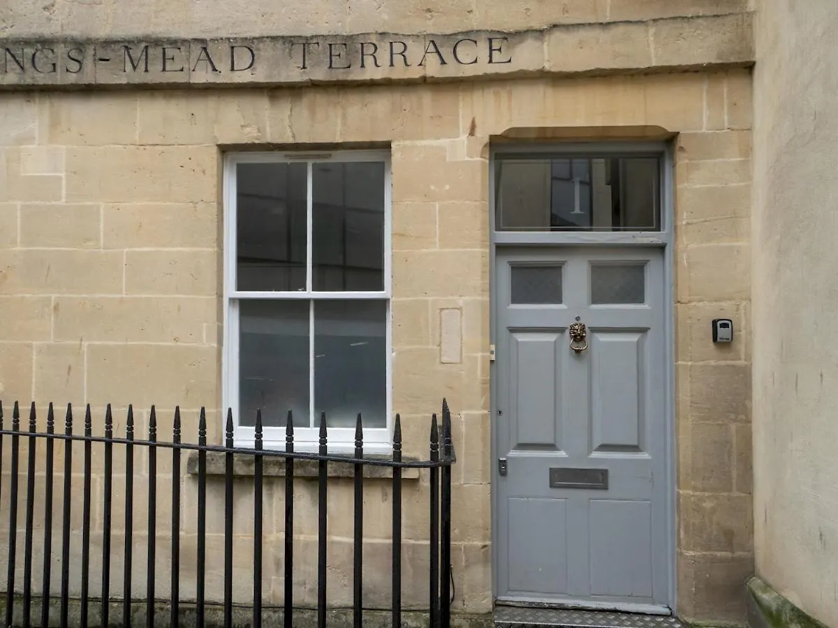 Pass The Keys Centrally Located 3 Bed Townhouse With Garden Bath 0*,