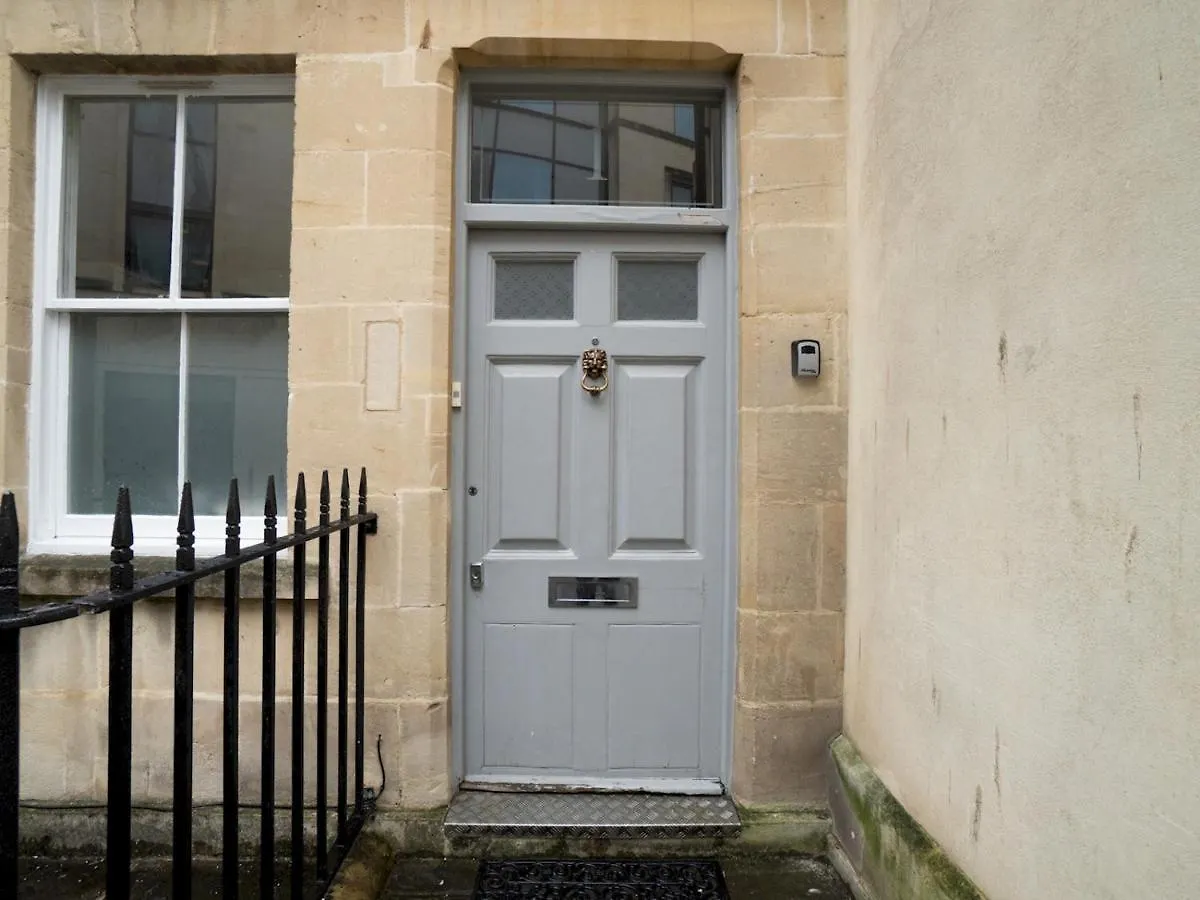 Pass The Keys Centrally Located 3 Bed Townhouse With Garden Bath