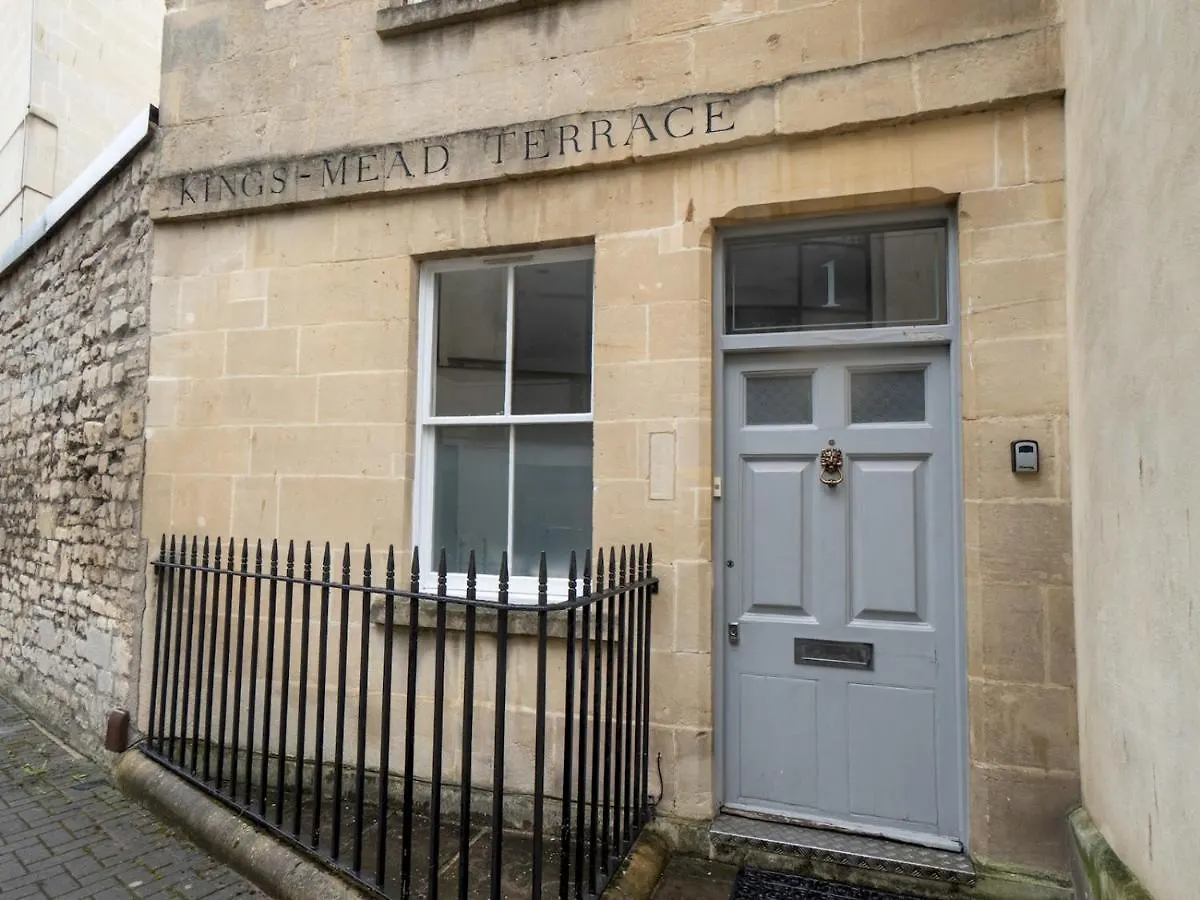 Pass The Keys Centrally Located 3 Bed Townhouse With Garden Bath Holiday home