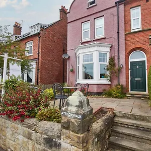 Georgian Gem Of Robin Hoods Bay - Hot-tub - Pets Robin Hood's Bay