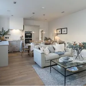 One Navy, Apartment
