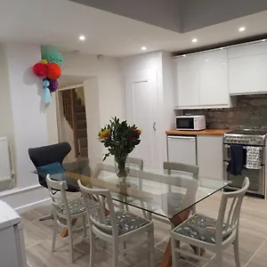 Frog Palace - Secure Parking-outside Area-topsham-exeter-beach-chiefs-wifi Topsham